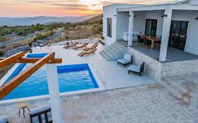 Villa Zlatno Sunce In The Hills Near Trogir